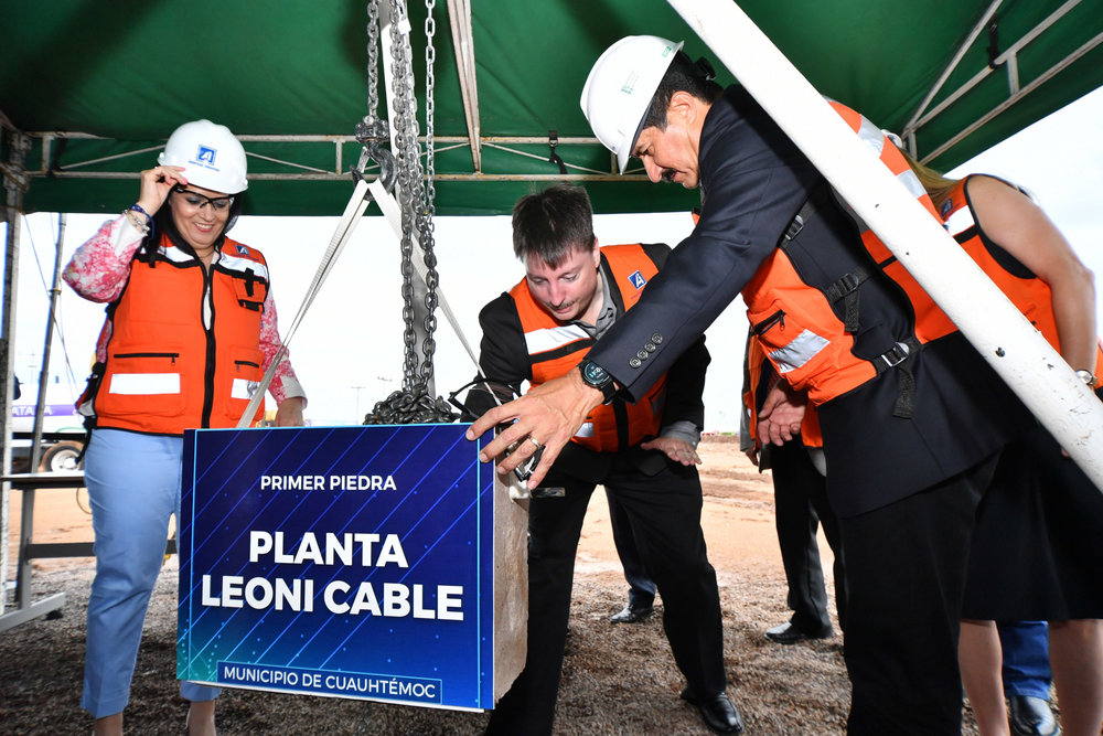 Leoni baut in Mexiko neuen Werksteil für EV-Ladekabel und Hochvoltkabel – Grundsteinlegung für das neue EMOMex-Gebäude in Cuauhtémoc, Chihuahua